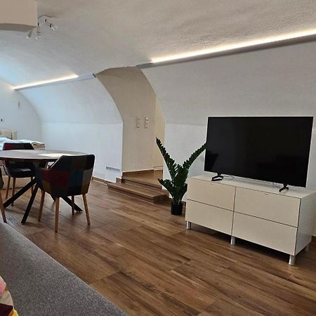 The Modern Cave Lodge Estugarda Exterior foto