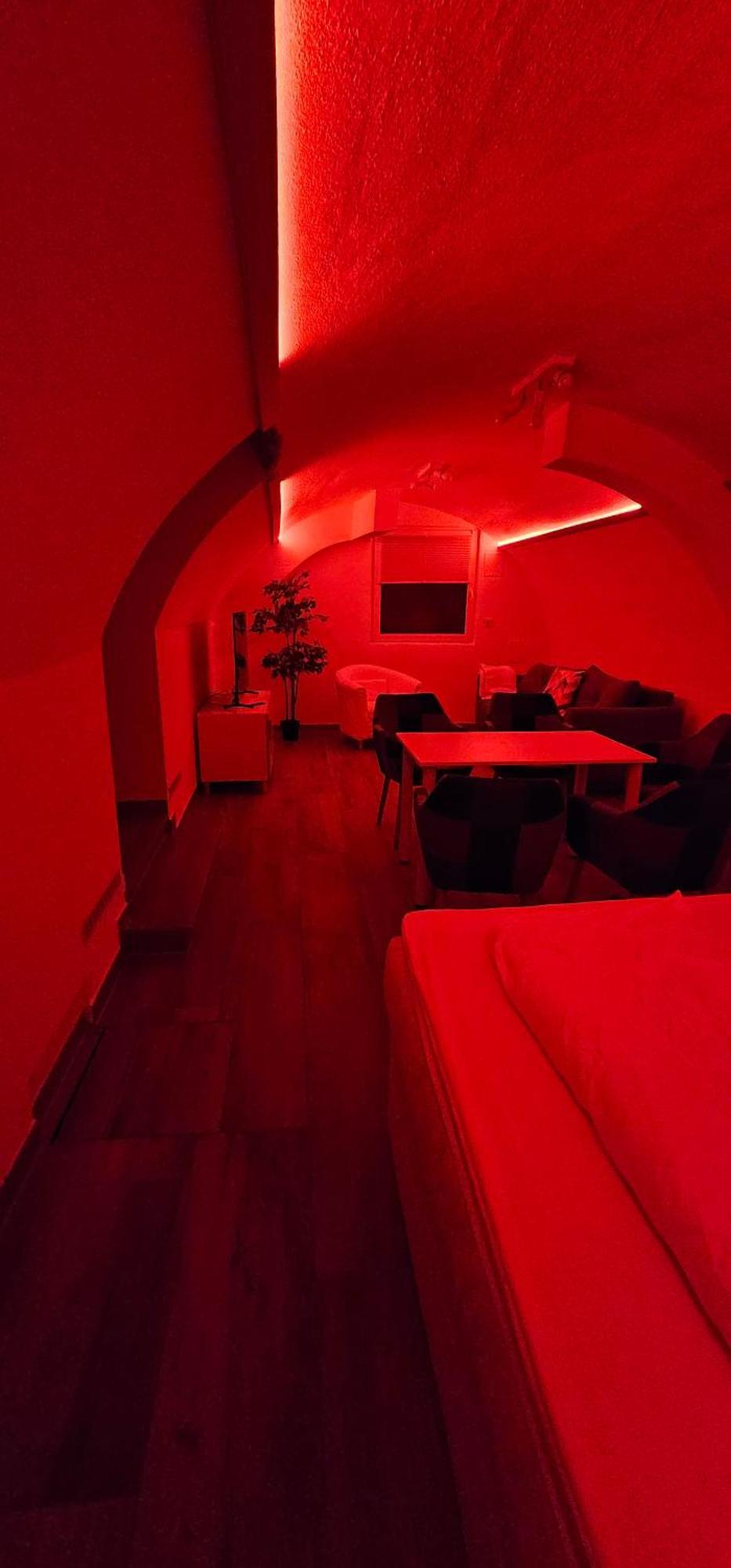 The Modern Cave Lodge Estugarda Exterior foto